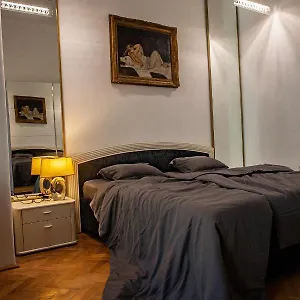 Basilica -quiet, Privat, Balcony, The Area Apartment