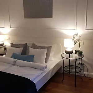 Goldsmith Apartment