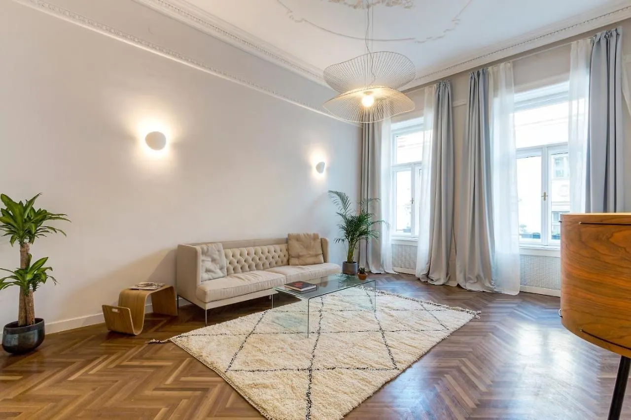 Central Basilica Apartman بودابست شقة